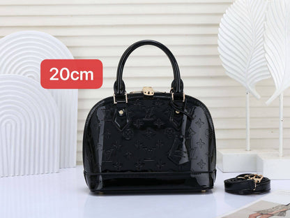 LV  
20cm 
with box
100 dhs🇦🇪🇦🇪

Zain168
♥️♥️♥️