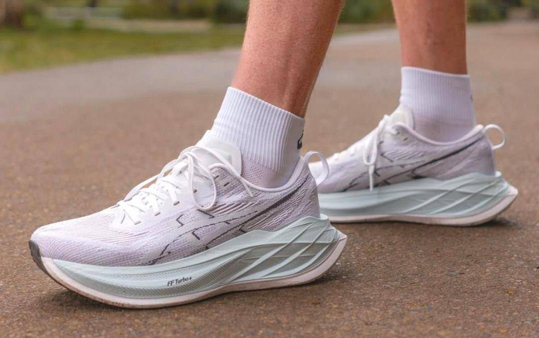 Asics 
Size 40-45
130 dhs✅

Zain27
♥️♥️♥️