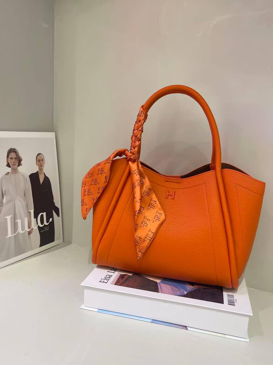 Hermes 

110 dhs💓
Size 26cm

Zain200
♥️♥️♥️