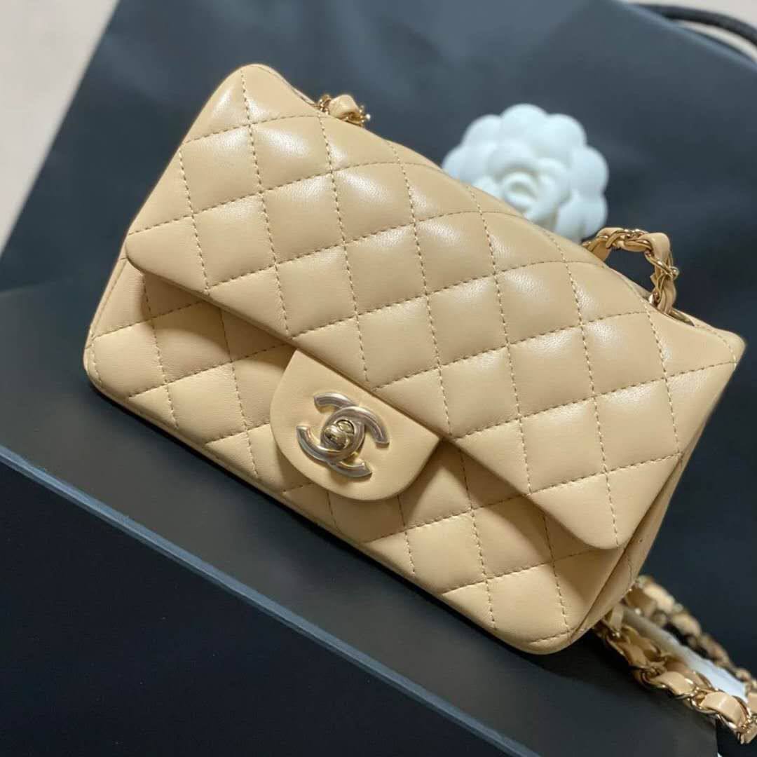 Chanel 
Good Quality 

With Box 
🎁🎁🎁

110 dhs🇦🇪

Zain250
♥️♥️♥️
