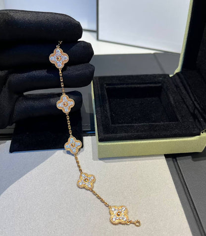 VCA  
neckless and breslet 

45 dhs🇦🇪🇦🇪

Zain25
♥️♥️♥️