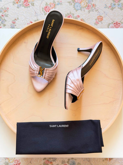 YSL
Master quality 
Size: 36 to 41
450 dhs🇦🇪🇦🇪

Zain318
♥️♥️♥️