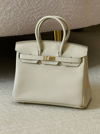 Hermes birkin 25cm💕master quality😍

with box❤️
🎁🎁🎁

400 dhs🪙🌨️

Zain52
♥️♥️♥️