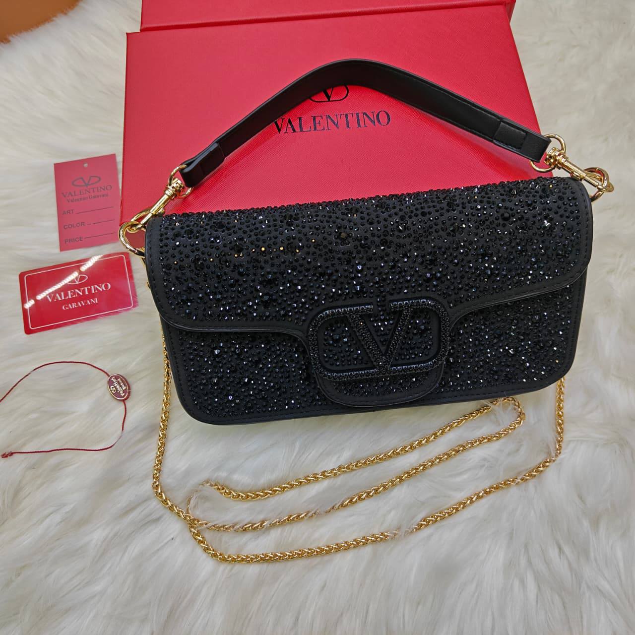 Valentino 

115 dhs✅

with box
🎁🎁🎁

Zain235
Zain42
♥️♥️♥️