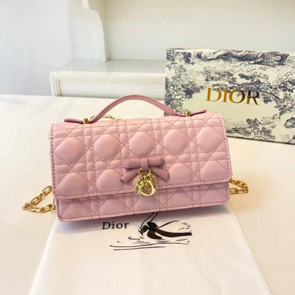 Dior
105 dhs🇦🇪🇦🇪

with box

size 21×12×7cm

Zain42
♥️♥️♥️