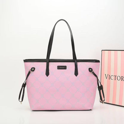 Victoria Secret
47*31*14 cm
85 dhs✅

Zain17
♥️♥️♥️