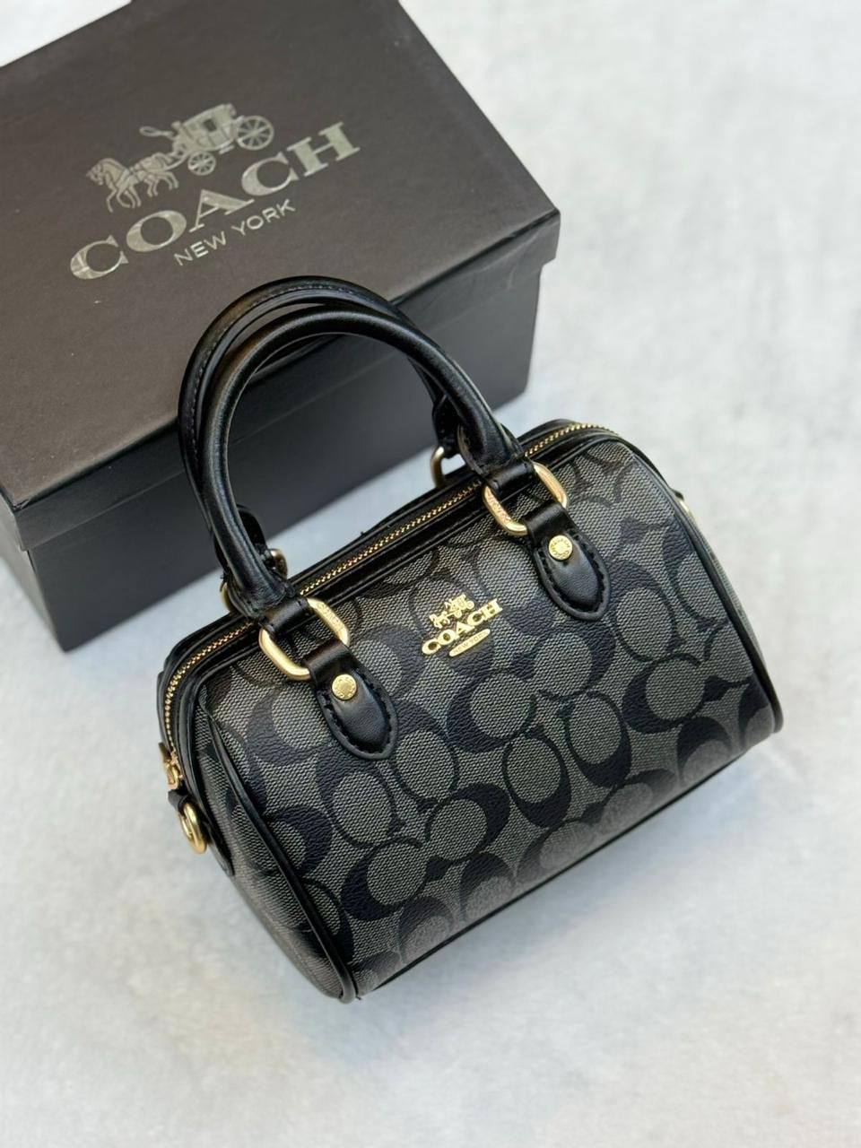 COACH 
PREMIUM QUALITY 💯
90 DHS✅
WITH BOX 📦

Zain28
♥️♥️♥️