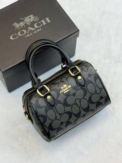 COACH 
PREMIUM QUALITY 💯
90 DHS✅
WITH BOX 📦

Zain28
♥️♥️♥️