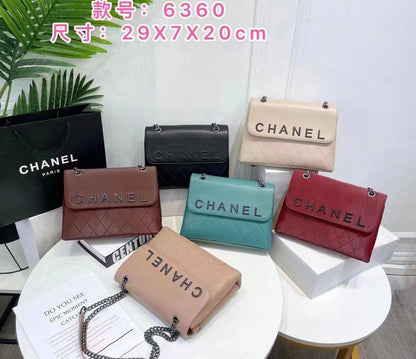 Chanel
Good Quality 

With Box 
🎁🎁🎁

105 dhs💓 

Zain250
♥️♥️♥️