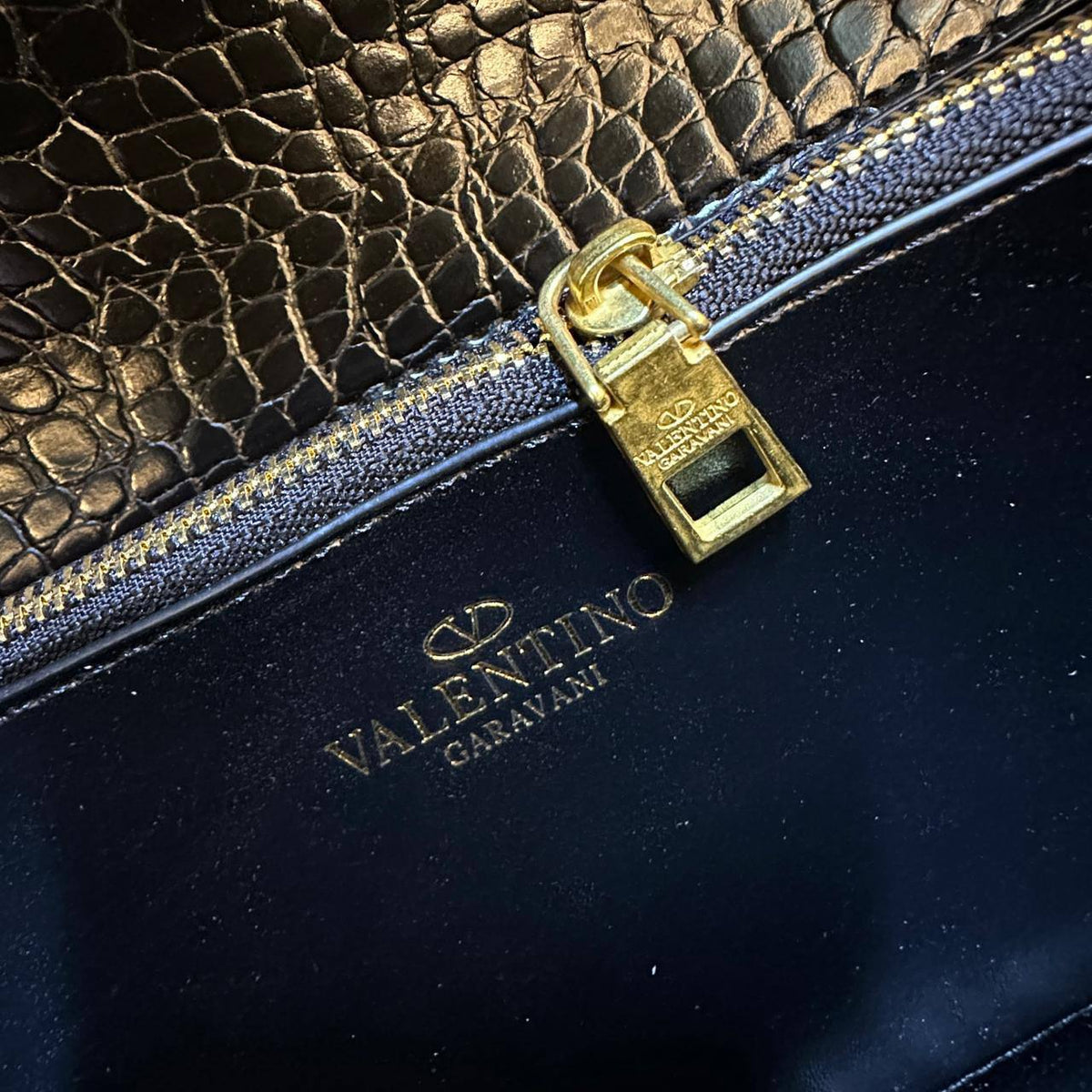 VALENTINO 

NEW CANE 
GOOD QUALITY 

BIG SIZE 
WITH BOX 
115 dhs🇦🇪🇦🇪

Zain295
♥️♥️♥️