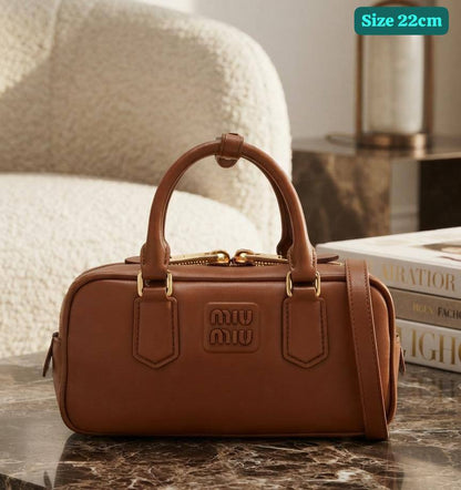 Miu miu

Good quality 

with box 
100 dhs🇦🇪🇦🇪

Zain186
♥️♥️♥️
