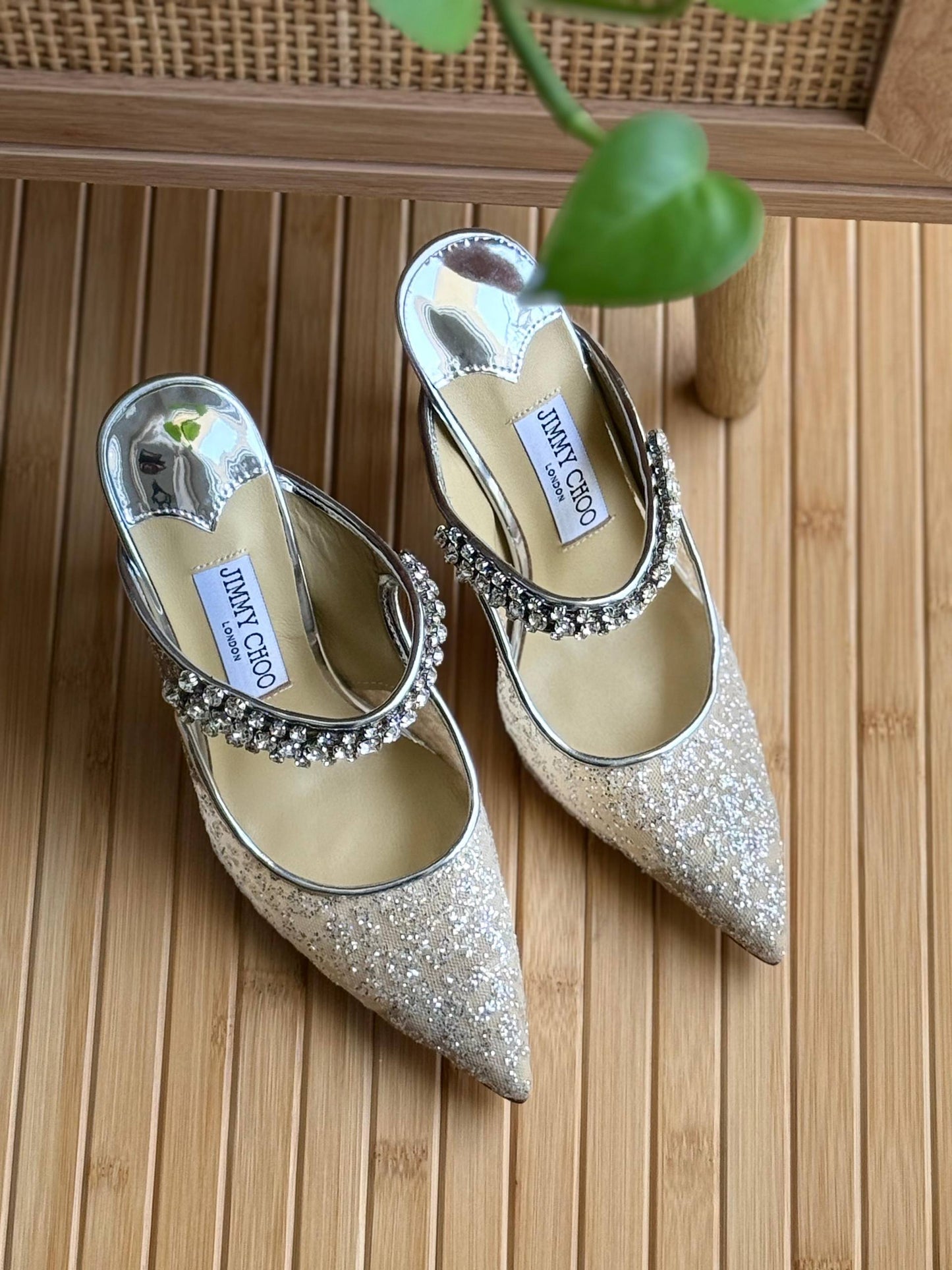 𝙅𝙄𝙈𝙈𝙔 𝘾𝙃𝙊𝙊
𝗦𝗶𝘇𝗲: 𝟯𝟲 𝘁𝗼𝗼 𝟰𝟭 
520 dhs❣️

Zain178
♥️♥️♥️