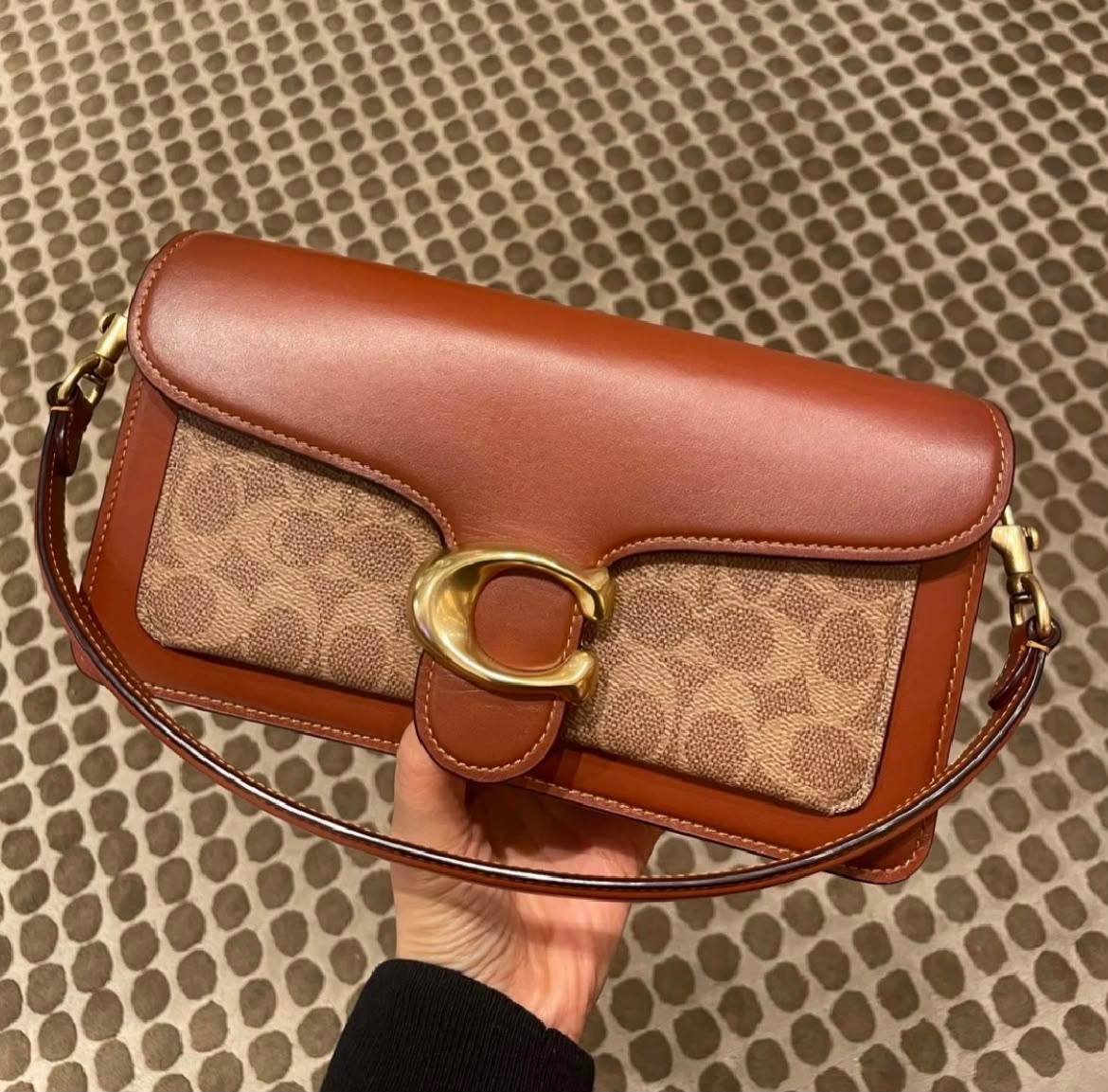 Coach 
Master❣️❣️
    Good Quality 
230 dhs✅

Zain131
♥️♥️♥️