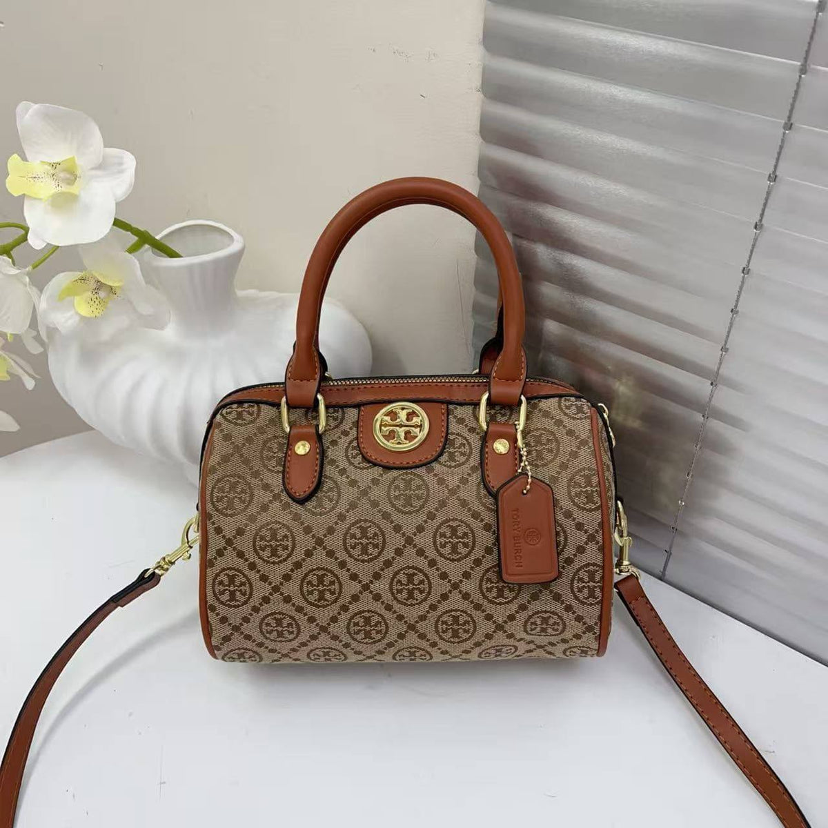 Tory burch  
80 dhs🇦🇪🇦🇪

Zain232
♥️♥️♥️