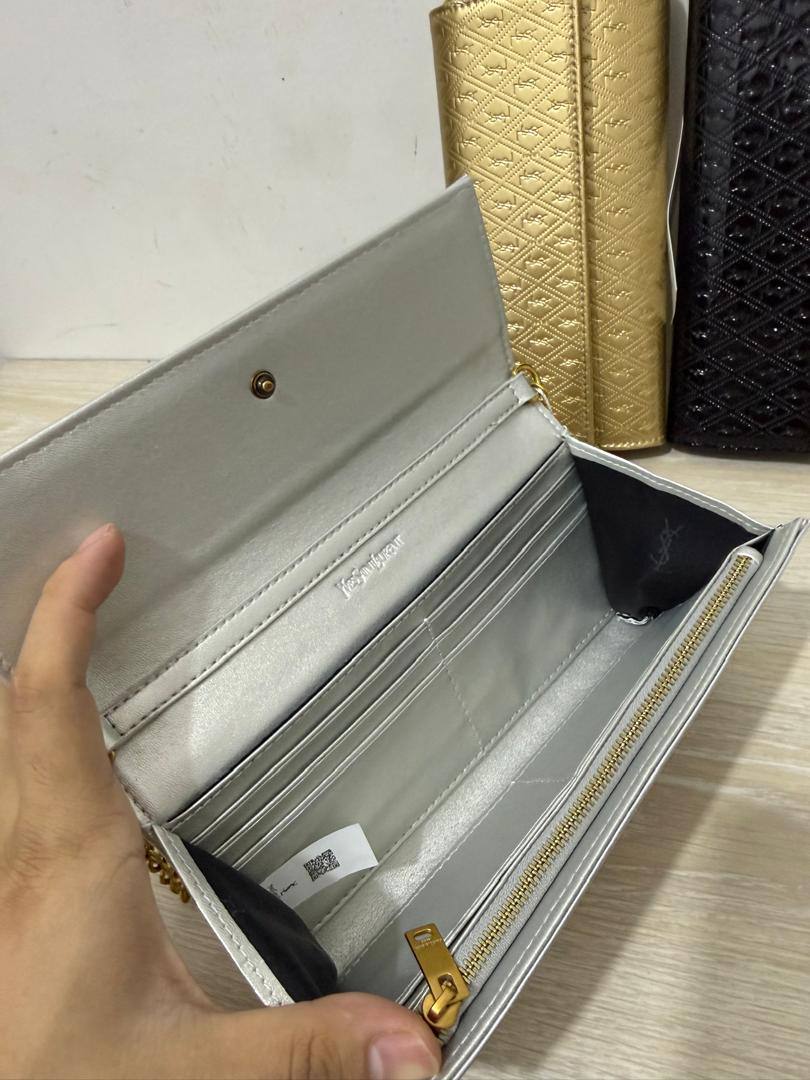 YSL
90 dhs🇦🇪 
high quality 
With box 
🎁🎁🎁

21cm

Zain26
♥️♥️♥️
