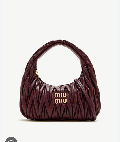 Miu Miu
withbox 
100 dhs🇦🇪🇦🇪

Zain143
♥️♥️♥️