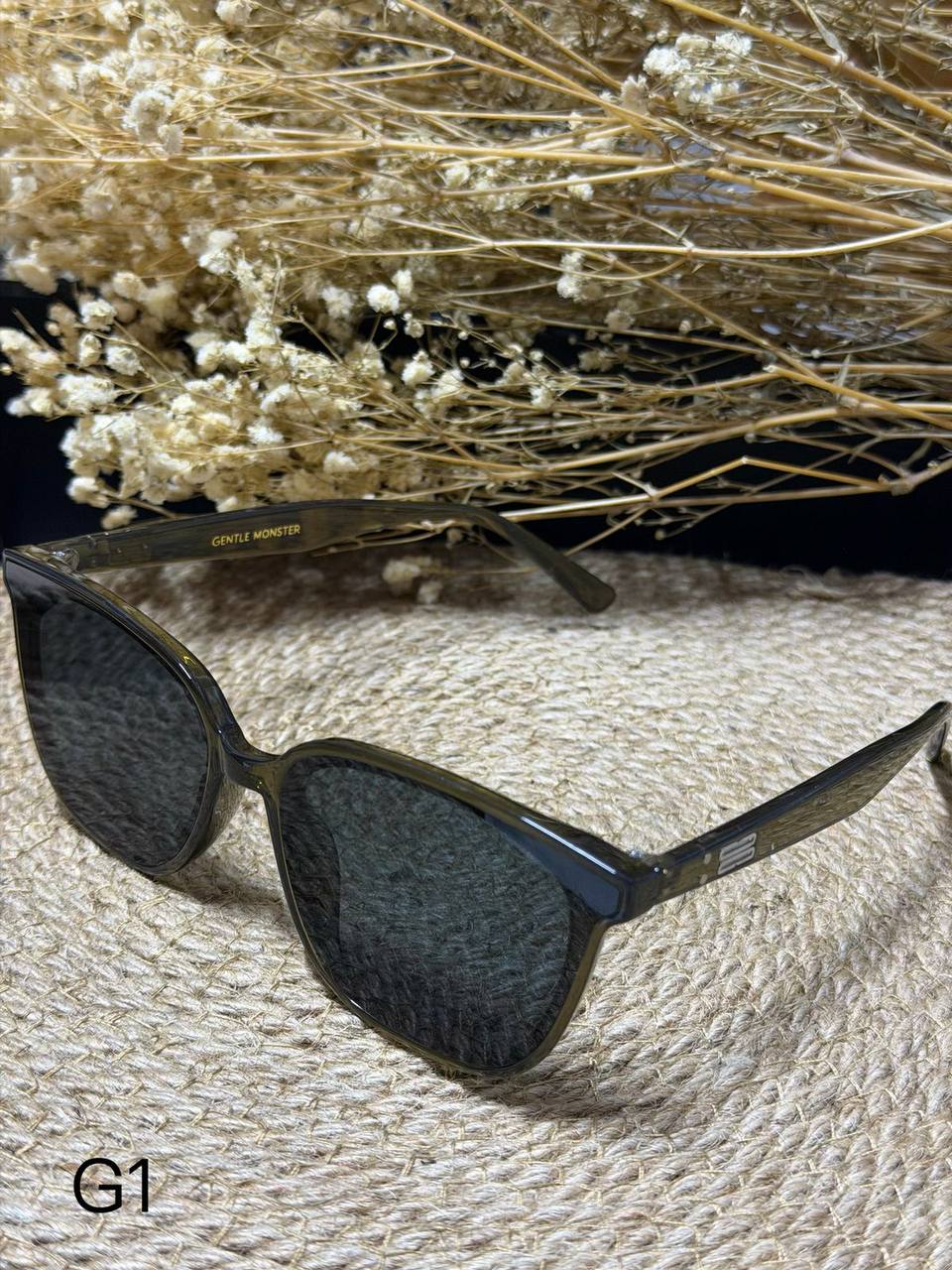 GENTLE Monster 👿*
Sunglasses 🕶️ 
Copy one 1️⃣ 
With master box 🗃️ 
50 dhs💓

Zain216
♥️♥️♥️