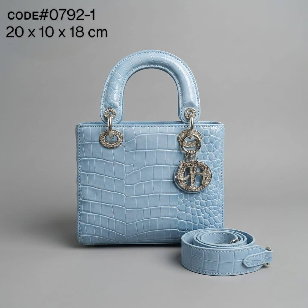 Dior
ᴄʀᴏᴄᴏᴅɪʟᴇ ᴘᴀᴛᴇɴᴛ ʟᴇᴀᴛʜᴇʀ
ɪɴ ᴅɪᴀᴍᴏɴᴅ ɪɴɢʀᴀᴠᴇ
sɪʟᴠᴇʀ ʜᴀʀᴅᴡᴀʀᴇ
ᴡɪᴛʜ ʟᴏɴɢ ʙᴇʟᴛ sᴛʀᴀᴘ
sɪᴢᴇ : 20cm
ᴡɪᴛʜ BOX

110 dhs🇦🇪🇦🇪

Zain31
♥️♥️♥️