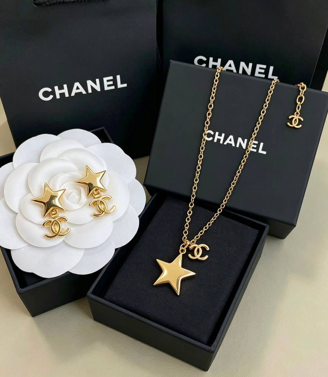 CHANEL SET
NECKLACE EARRINGS 
110 DHS✅
WITH BOX AND PAPER BAG

Zain89
♥️♥️♥️