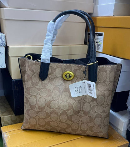 Coach
100 dhs✅

Zain72
♥️♥️♥️