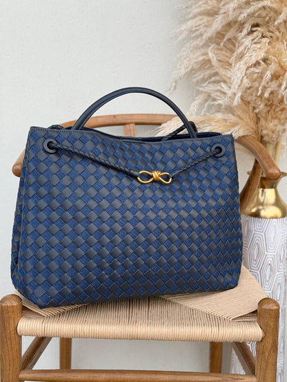 BOTTEGA VENETA
42cm
550 dhs💓
Top quality

Zain167
♥️♥️♥️