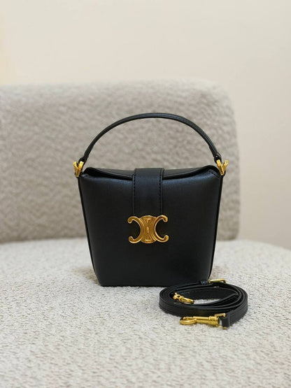 Celine

Big 215 dhs

Small 200 dhs 

Zain134
♥️♥️♥️