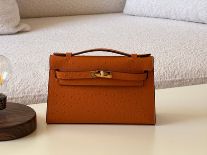 Hermes
pochette 21cm💕master quality😍with box❤️
340 dhs❣️

Zain52
♥️♥️♥️
