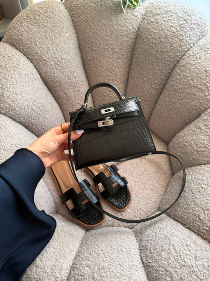 Hermes minikelly croc 19cm💕master quality😍with box❤️
510 dhs✅ only bag😊😊
Slipper Vip Quality
450 dhs✅

Zain52
♥️♥️♥️