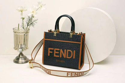 FENDI sᴜɴsʜɪɴᴇ
ᴍɪɴɪ ᴛᴏᴛᴇ ʙᴀɢ
ʀᴀᴛᴛᴀɴ ᴛᴡᴇᴇᴅs ᴍᴀᴛᴇʀɪᴀʟ
ᴡɪᴛʜ ʟᴏɴɢ ʙᴇʟᴛ sᴛʀᴀᴘ
sɪᴢᴇ : 26 cm

95 dhs🪙🌨️

Zain31
♥️♥️♥️