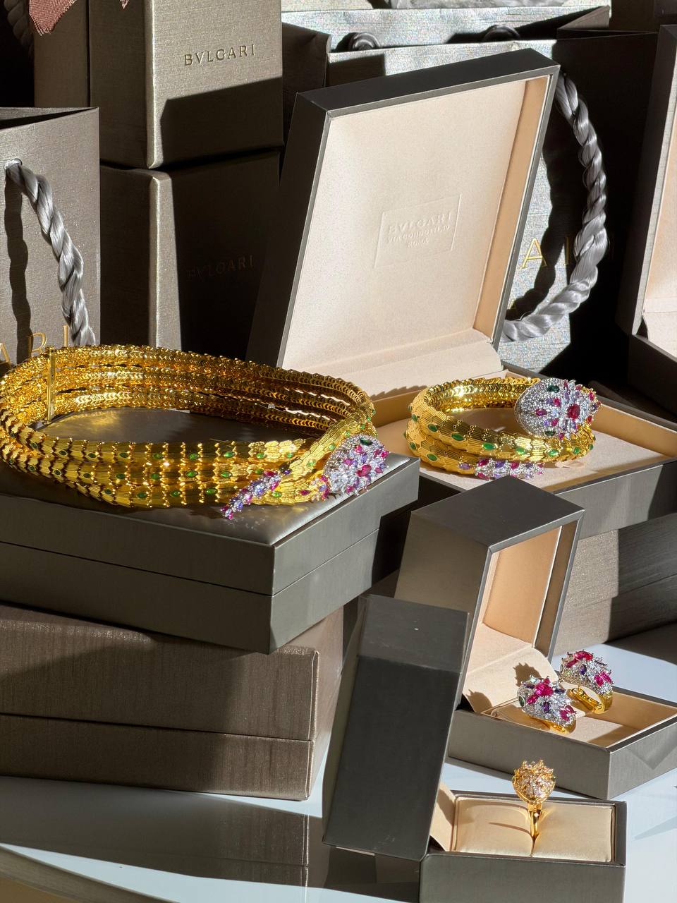 *BVLGARI*
 Snake New Collection 😍
Quality: Super Master 
Non -Tarnish color
* ⁠Choker
* ⁠Earring 
* ⁠Ring
* ⁠Bracelet
For Price 👇 WTSP Text Zain 0568585901

Zain263
♥️♥️♥️