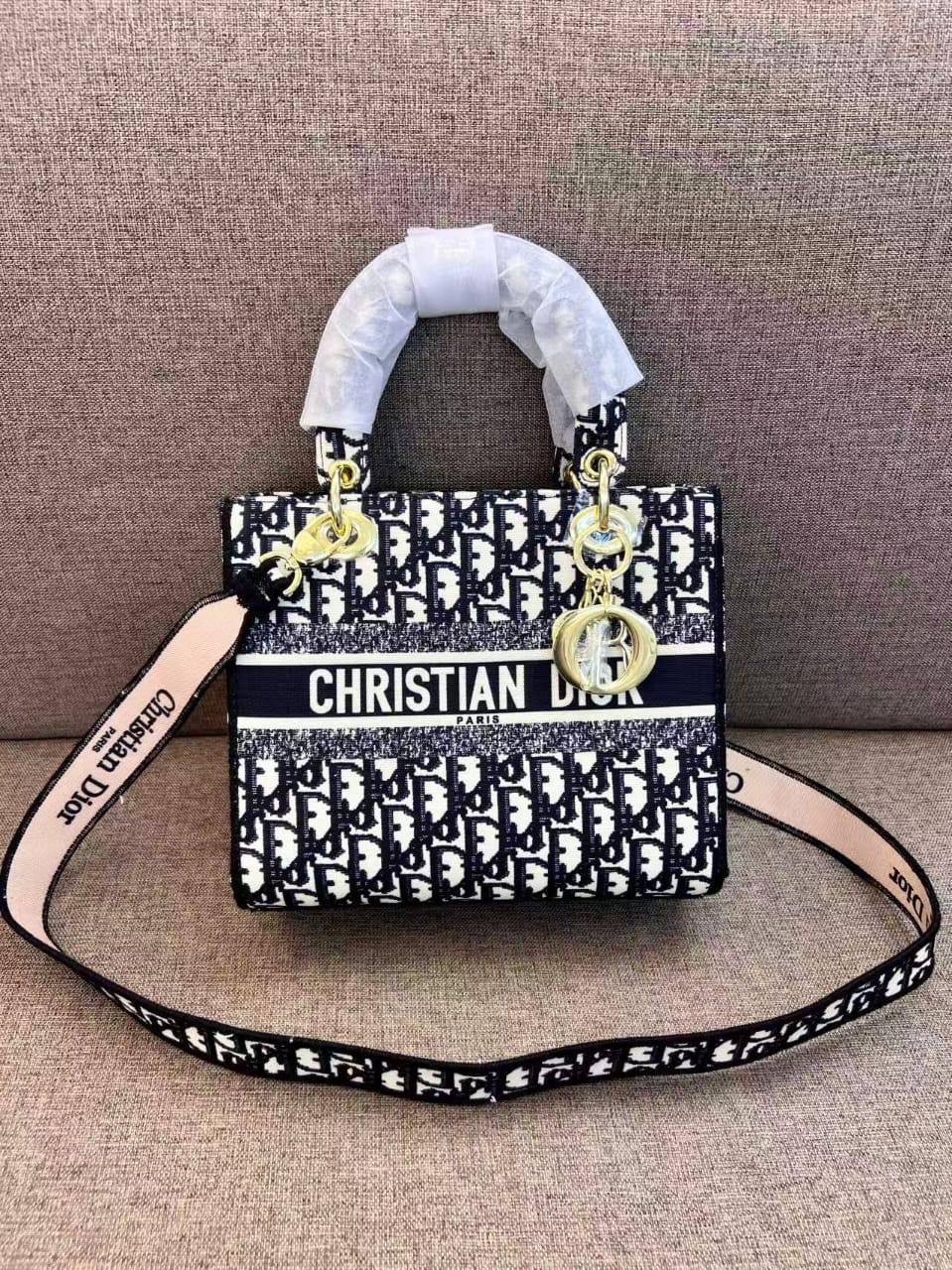 Dior
110 dhs✅
high quality

Zain26
♥️♥️♥️