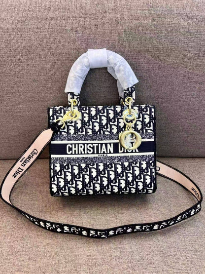 Dior
110 dhs✅
high quality

Zain26
♥️♥️♥️