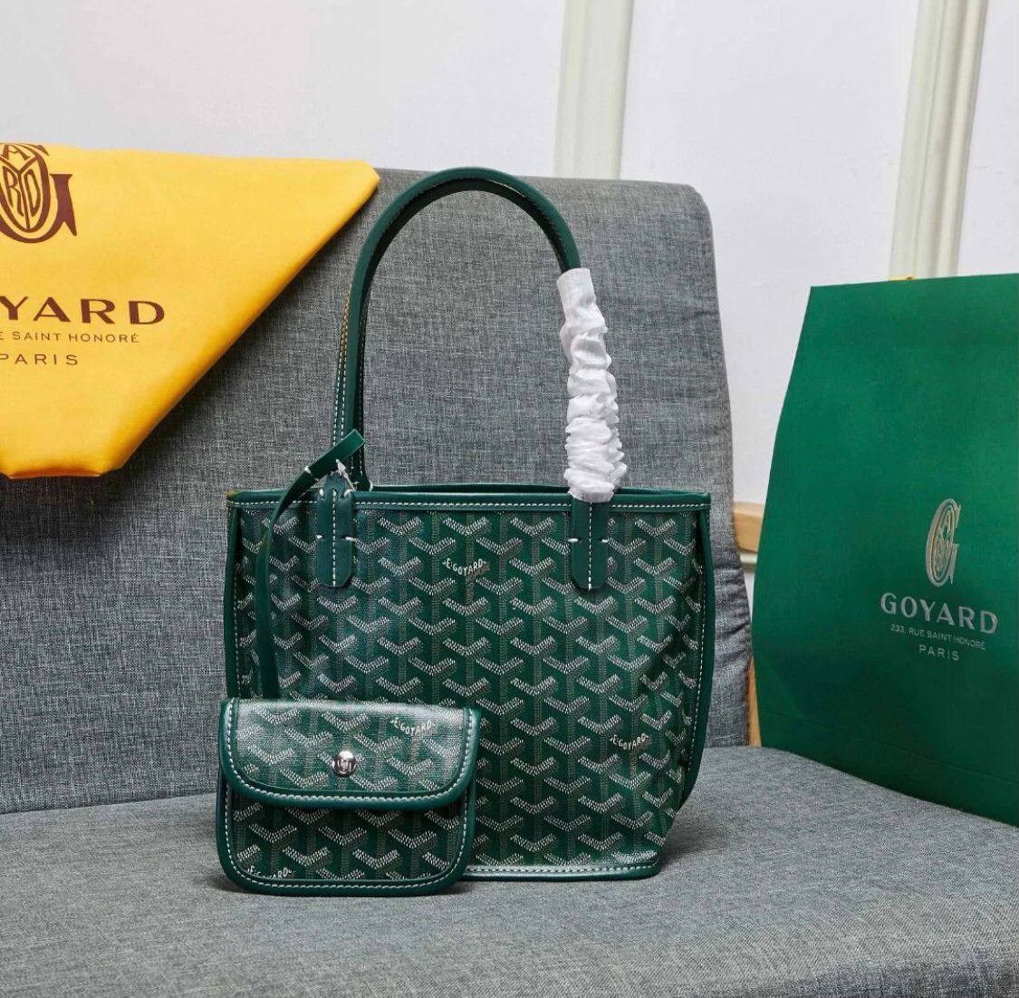 Goyard
Small     75 dhs✅
Medium 80 dhs✅
Large      85 dhs✅

Zain42
♥️♥️♥️