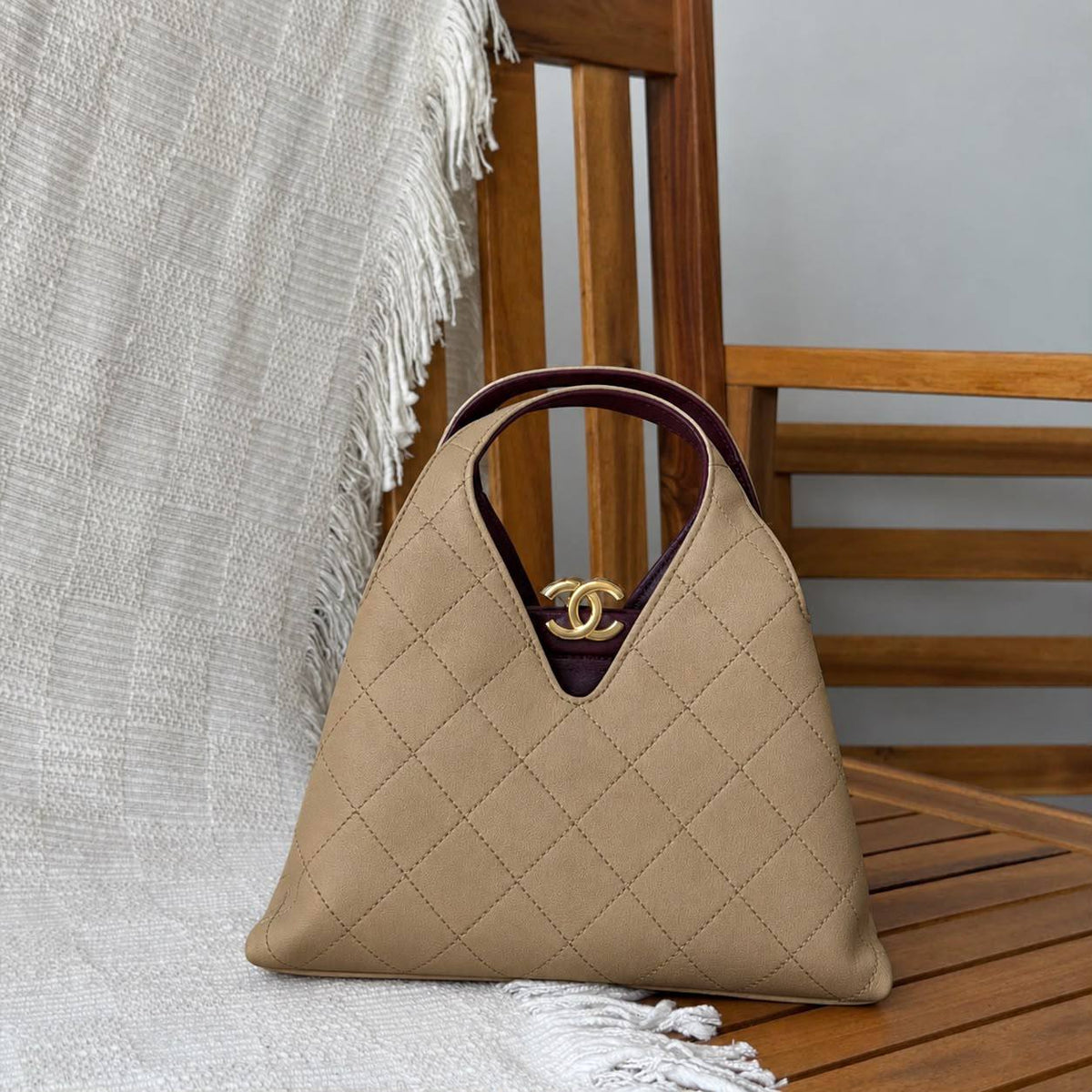 Chanel Bag 

 23Cm 
With Box

300 dhs🇦🇪🇦🇪

Zain131
♥️♥️♥️