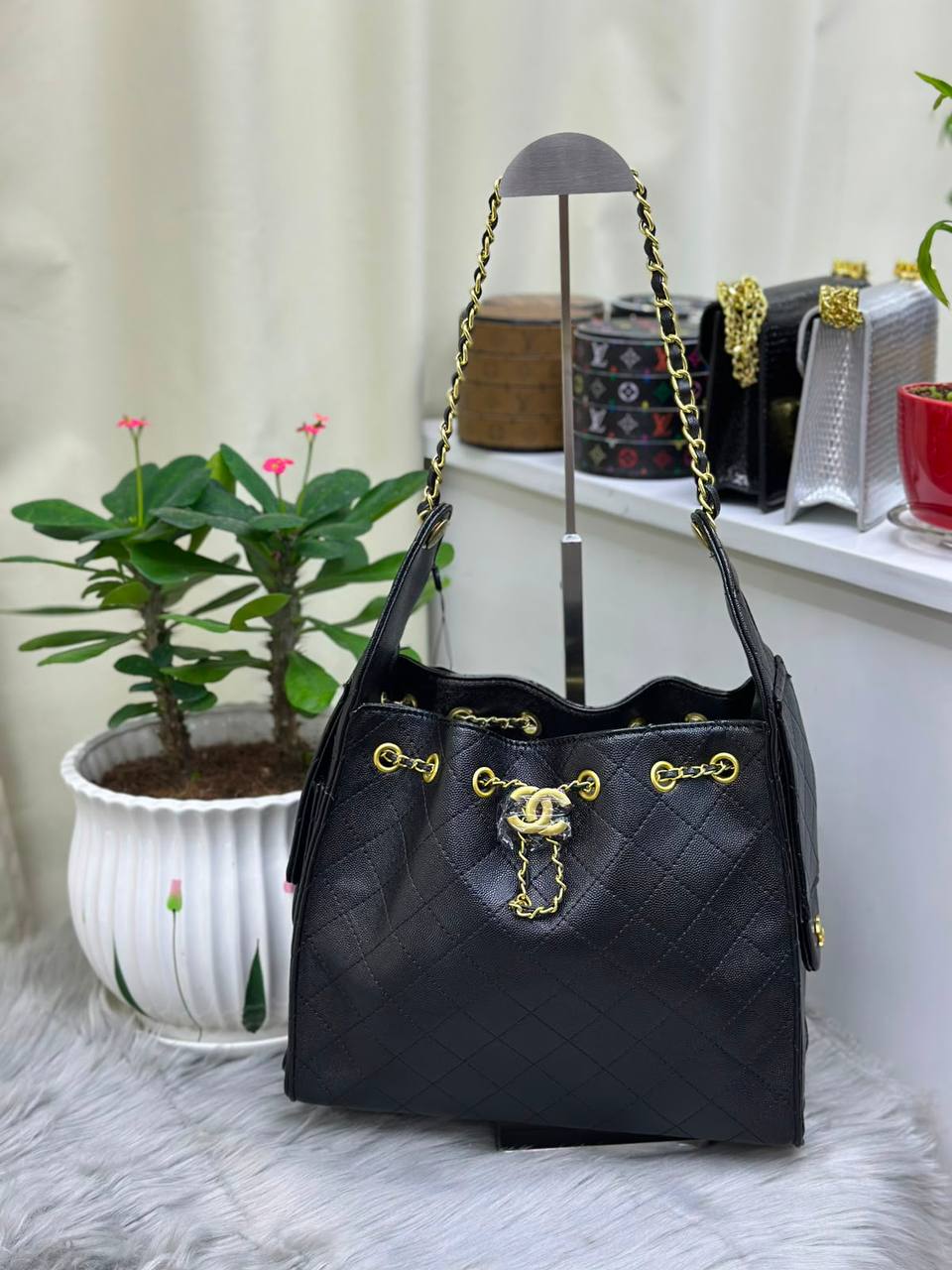 CHANEL 
SIZE  ……… 28CM 
120 dhs🇦🇪🇦🇪

Zain244
♥️♥️♥️