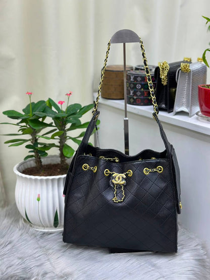 CHANEL 
SIZE  ……… 28CM 
120 dhs🇦🇪🇦🇪

Zain244
♥️♥️♥️