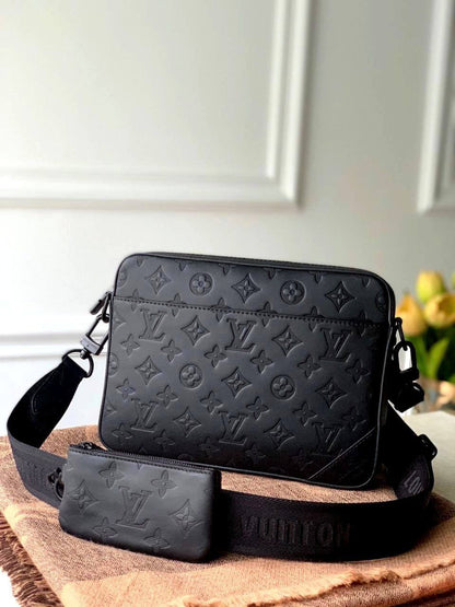Lv Man’s Bag

Good Quality 

With Box 
🎁🎁🎁

95 dhs❣️

Zain250
♥️♥️♥️