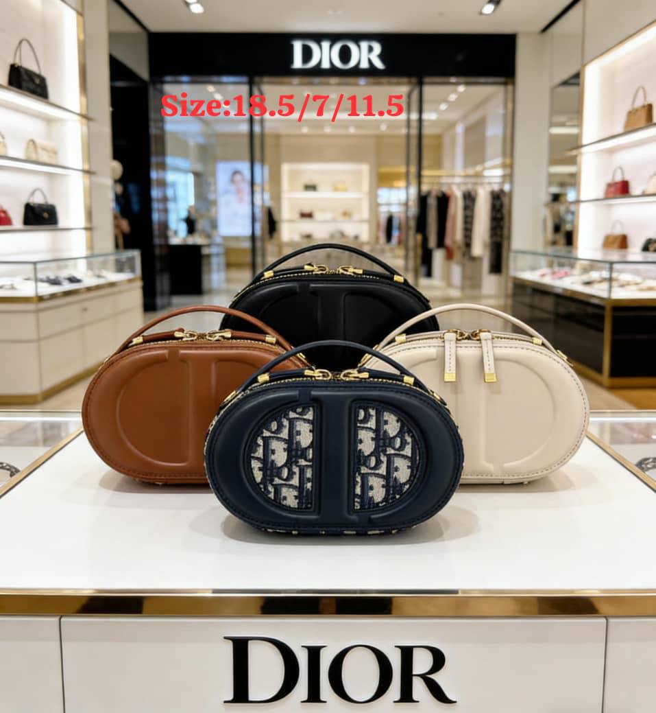 Dior
90 dhs✅
with box 🎁🎁🎁

Size:18.5/7/11.5

Zain07
♥️♥️♥️