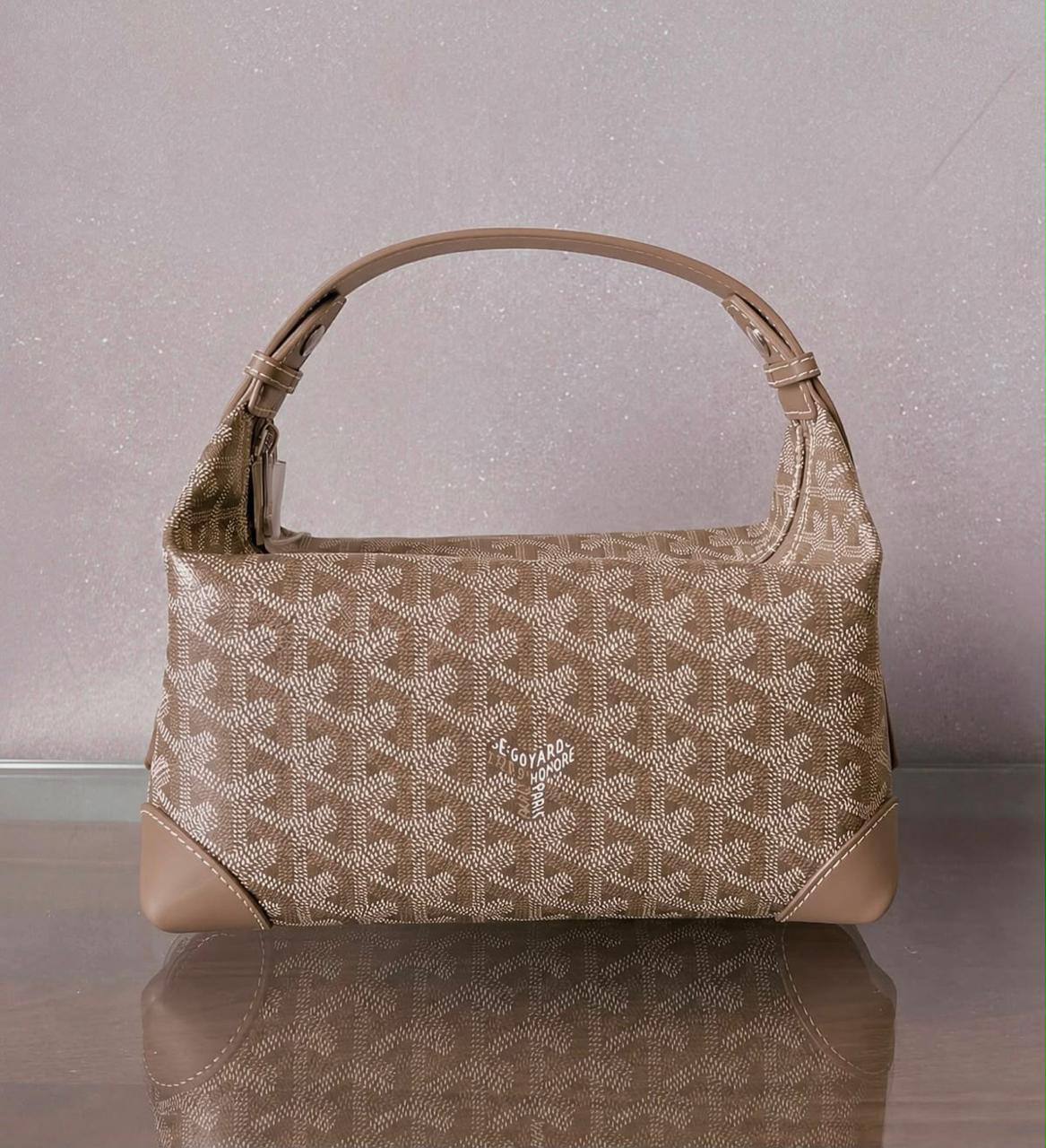 Goyard 
good quality 
with box 
120 dhs🇦🇪🇦🇪
Size : 25cm

Zain17
♥️♥️♥️