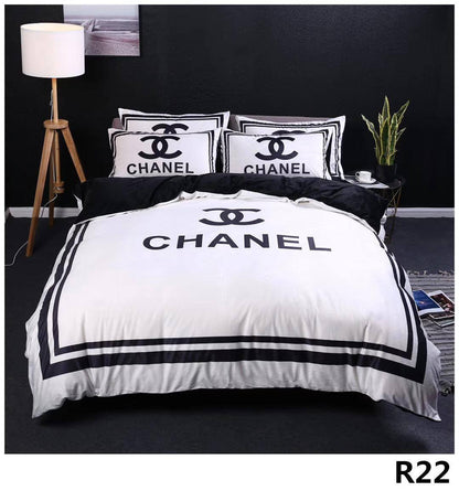 Master quality 
King size cover 6pcs set 
1 bedsheets 
1 Duvete cover 
4 pillowcases 
6 pcs set 
120 dhs🇦🇪

Zain99
♥️♥️♥️