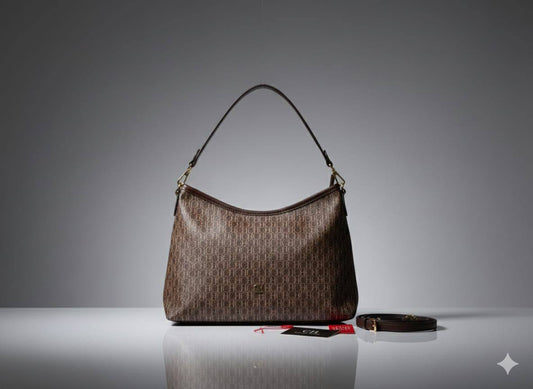 CH - CAROLINA HERRERA
ʟᴏᴏᴘ sʜᴏᴜʟᴅᴇʀ ʙᴀɢ
ᴢɪᴘᴘᴇʀ ᴛʏᴘᴇ
ɢᴏʟᴅ ʜᴀʀᴅᴡᴀʀᴇ
sɪᴢᴇ: 30cm

90 dhs✅

Zain31
♥️♥️♥️