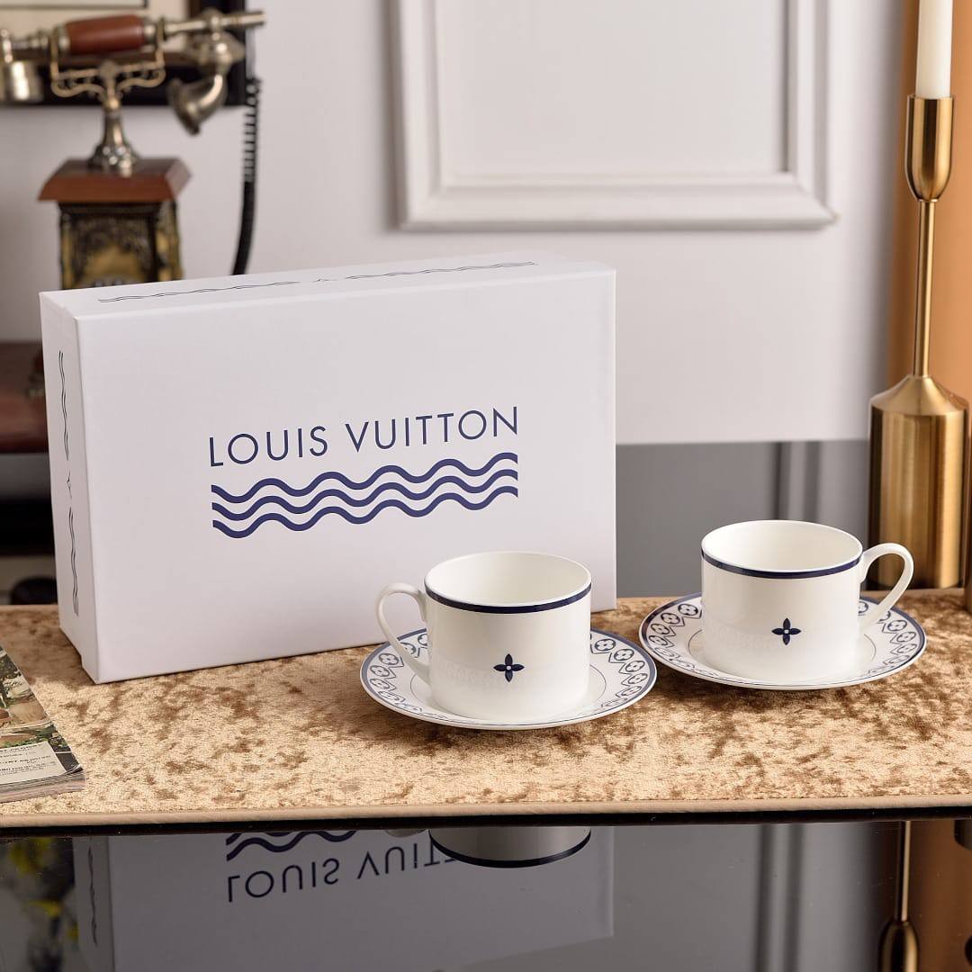 Branded mugs set

130 dhs 
set 4 pc 

with box🎁🎁🎁

Zain205
♥️♥️♥️