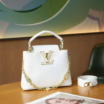 LV 
High quality 
Size 21cm
120 dhs💛
With box 📦

Zain70
♥️♥️♥️