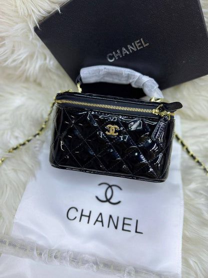 🌸 Chanel 24K
1⃣️ First quality +🎁
Size: 17.5 * 10 * 8 cm
85 dhs❤️
with box🎁

Zain115
♥️♥️♥️