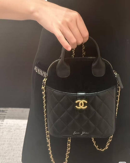 Chanel
110 dhs✅
with box
Size:18.5/7/18

Zain07
❣️❣️❣️