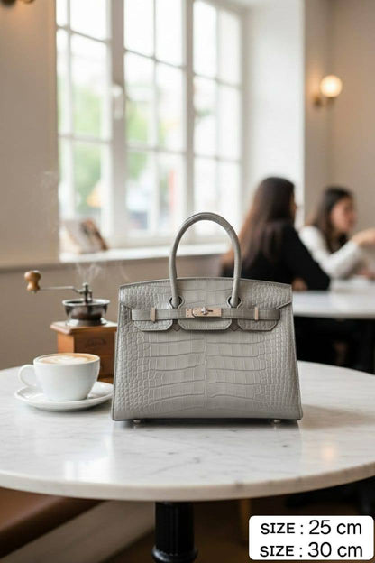 HERMES ʙɪʀᴋɪɴs
ɢʟᴏssʏ ᴄʀᴏᴄᴏᴅɪʟᴇ ʟᴇᴀᴛʜᴇʀ
sɪʟᴠᴇʀ ʜᴀʀᴅᴡᴀʀᴇ

sɪᴢᴇ 25 cm PRICE: *115 ᴅʜs* 

sɪᴢᴇ 30 cm PRICE: *120 ᴅʜs* 

Zain31
♥️♥️♥️
