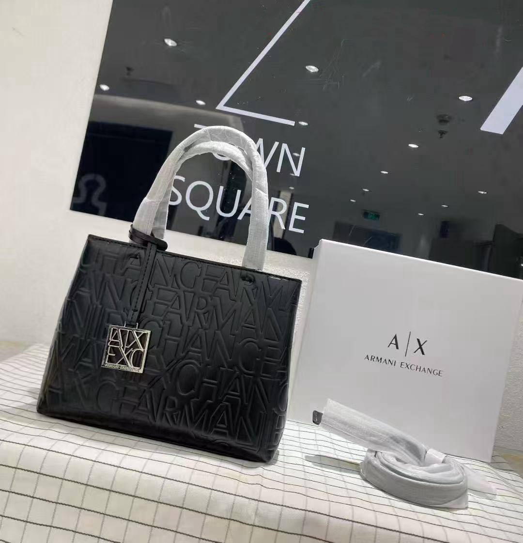 A | X
Armani Exchange
115 dhs🪙🖤
high quality 32Cm  
New come

Zain26
♥️♥️♥️