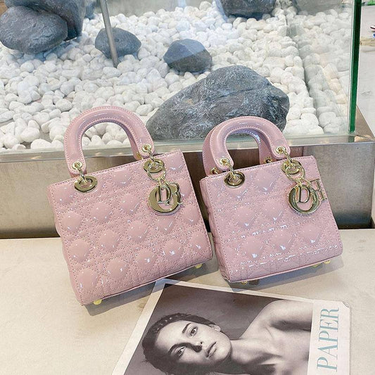 Dior
Best quality

With box’s
🎁🎁🎁

110 dhs💓

size 18cm

Zain158
♥️♥️♥️