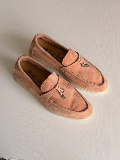 Loro Piana 
Summer Charms Walk❣️❤️
Super Master Quality
Size 36 to 41
450 dhs💓

Zain71
♥️♥️♥️