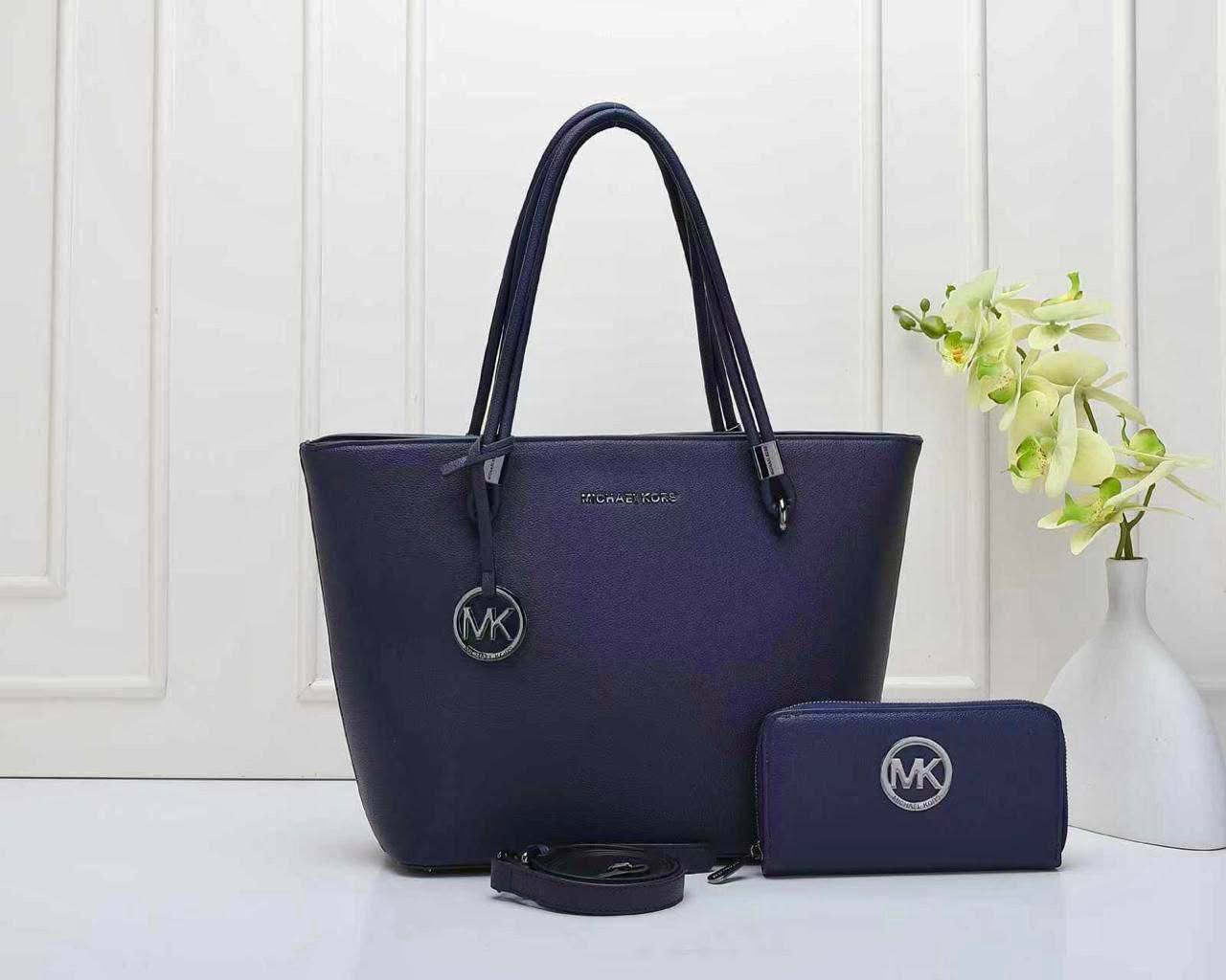 MK 
GOOD QUALITY 
110 dhs🇦🇪🇦🇪
SIZE : 32cm

Zain295
♥️♥️♥️